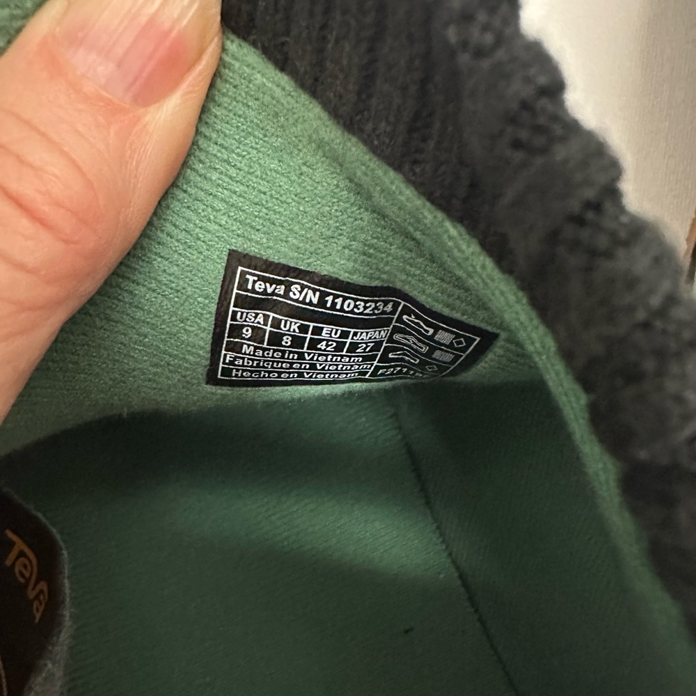 Never worn Teva Green and Black Quilted Ankle Boots - Picture 6 of 8